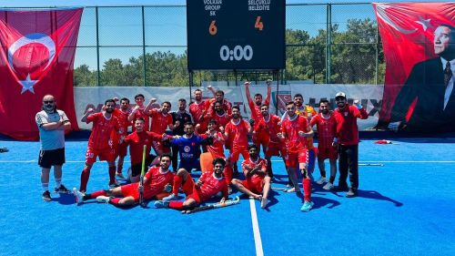 Hokeyde zorlu maçı Volkan Group kazandı